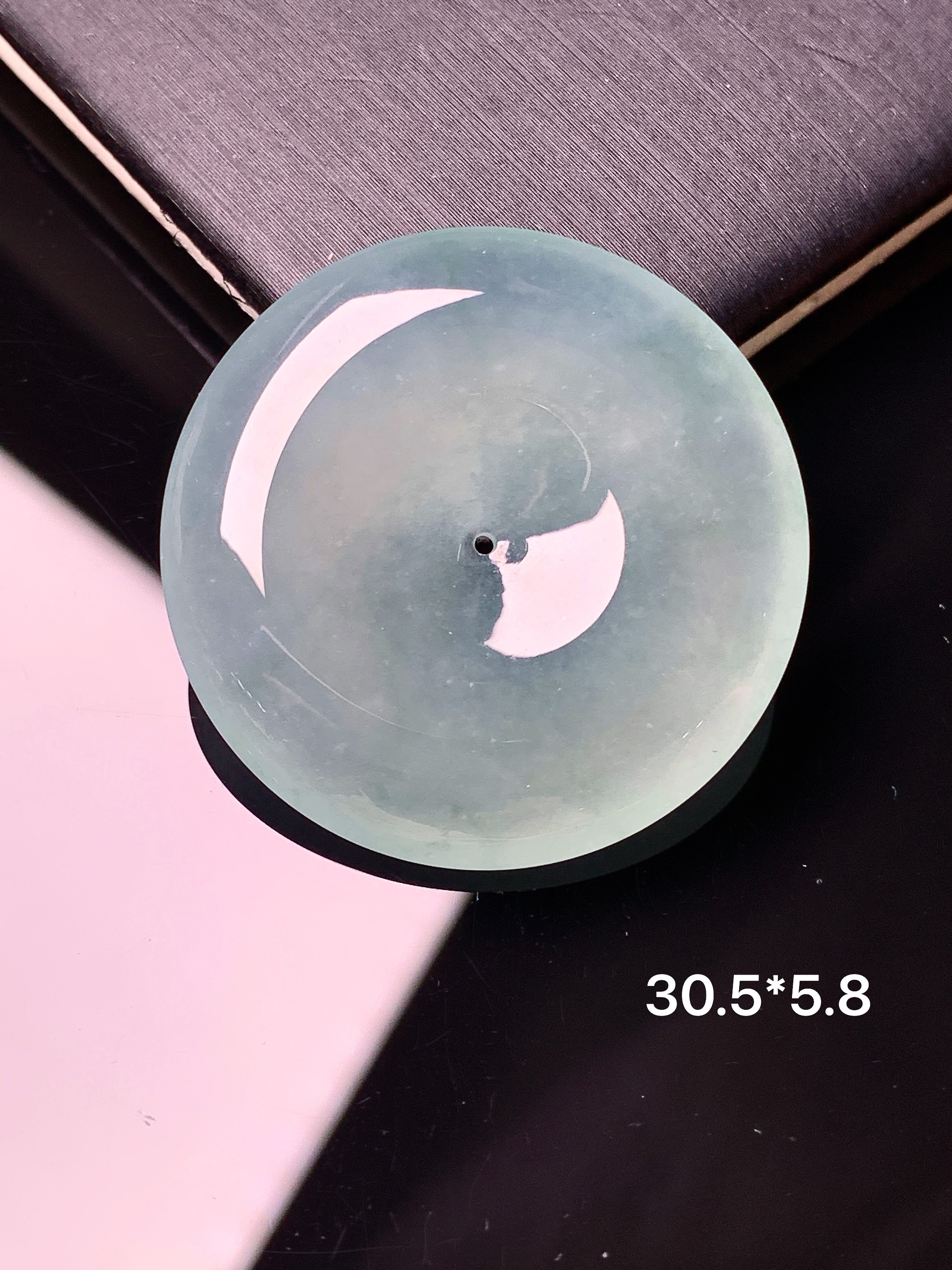 冰种平安扣吊坠 玉质细腻 色泽艳丽清新 水润亮眼 整体尺寸30.5*5.8h3