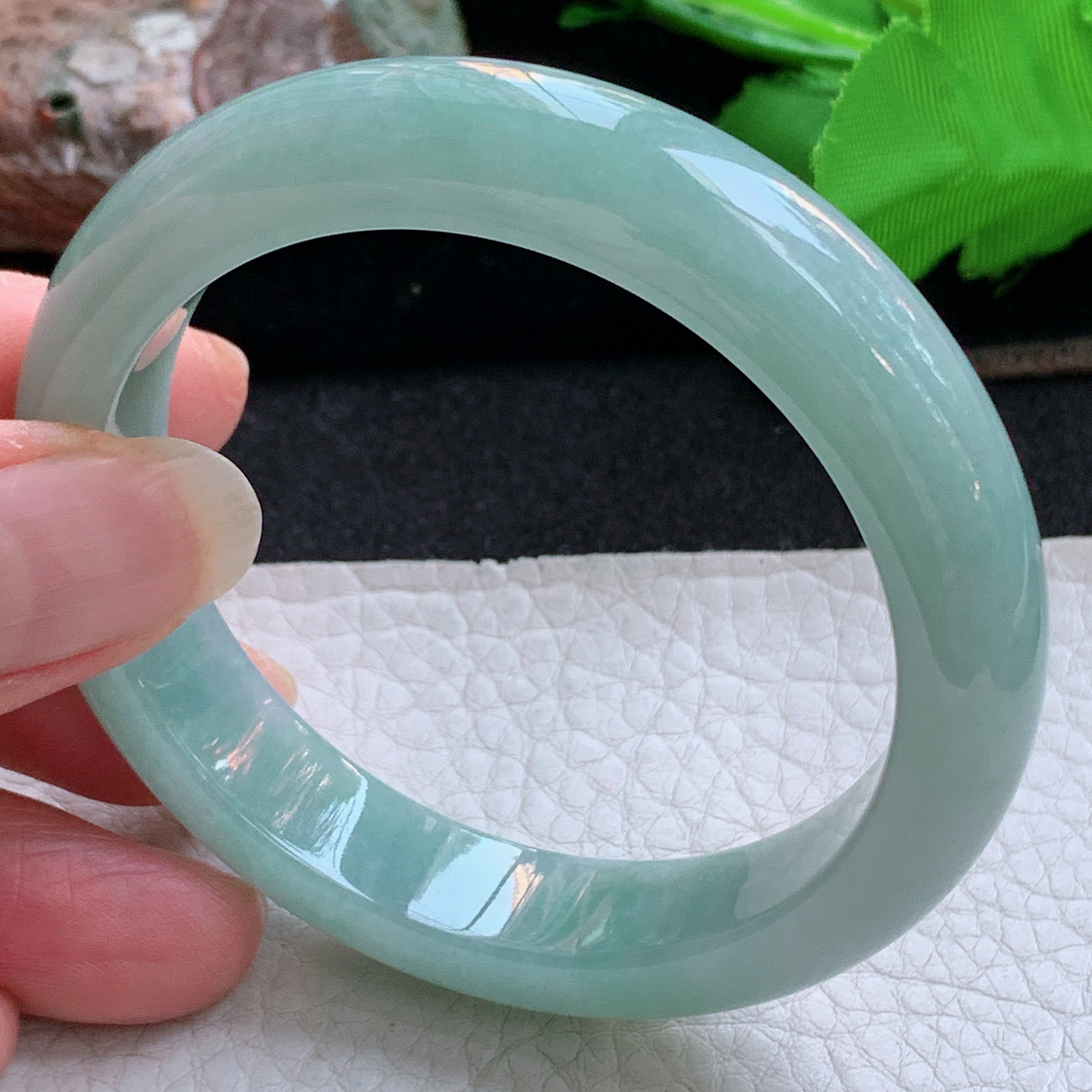 js实拍53.5*12*8平安镯 天然缅甸翡翠a货手镯满绿秀气正圈玉镯子