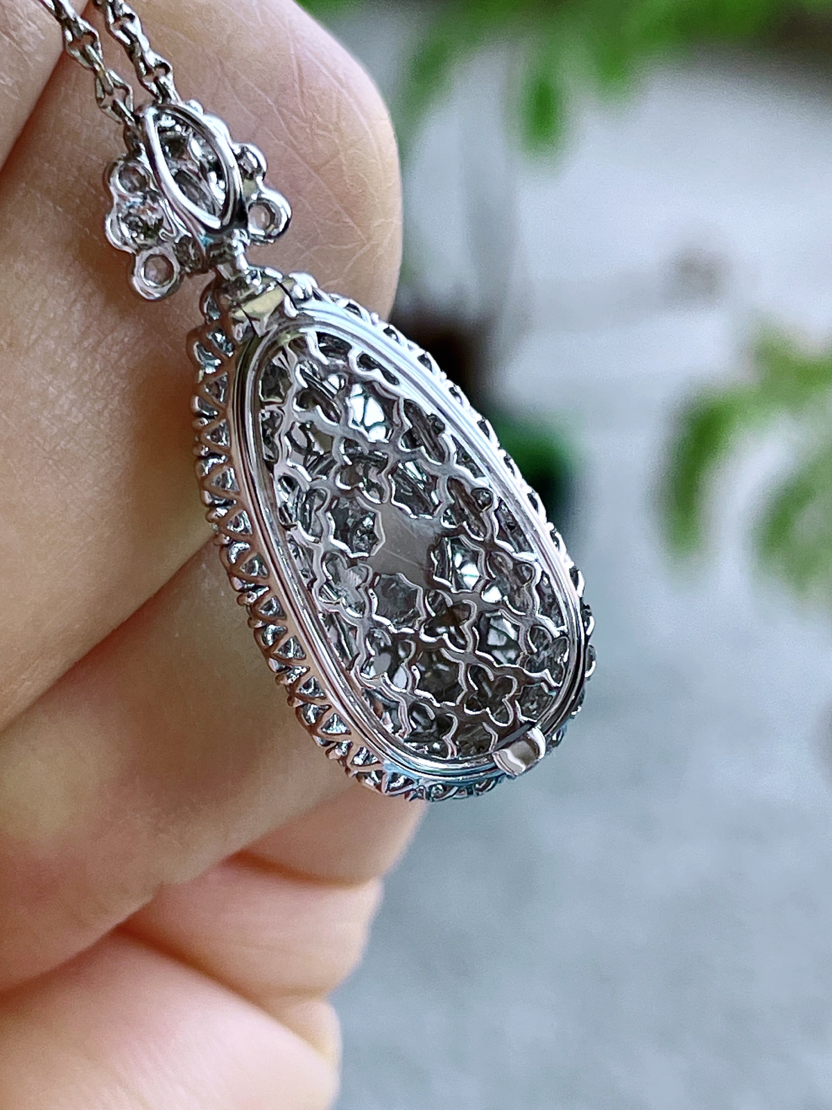 【镶嵌】高冰晴绿豆子晴绿福豆吊坠  
【说明】缅料 18k金镶嵌 性价比高  
【整体】29-12.3-10
【裸石】18-9.4-4.2