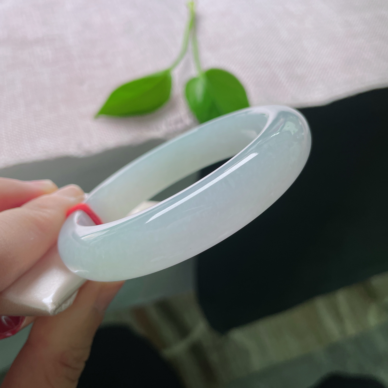 57.4/13.3/9，淡紫淡绿正圈，种老，玉质莹润细腻，把寻常日子都浸得温柔明亮。