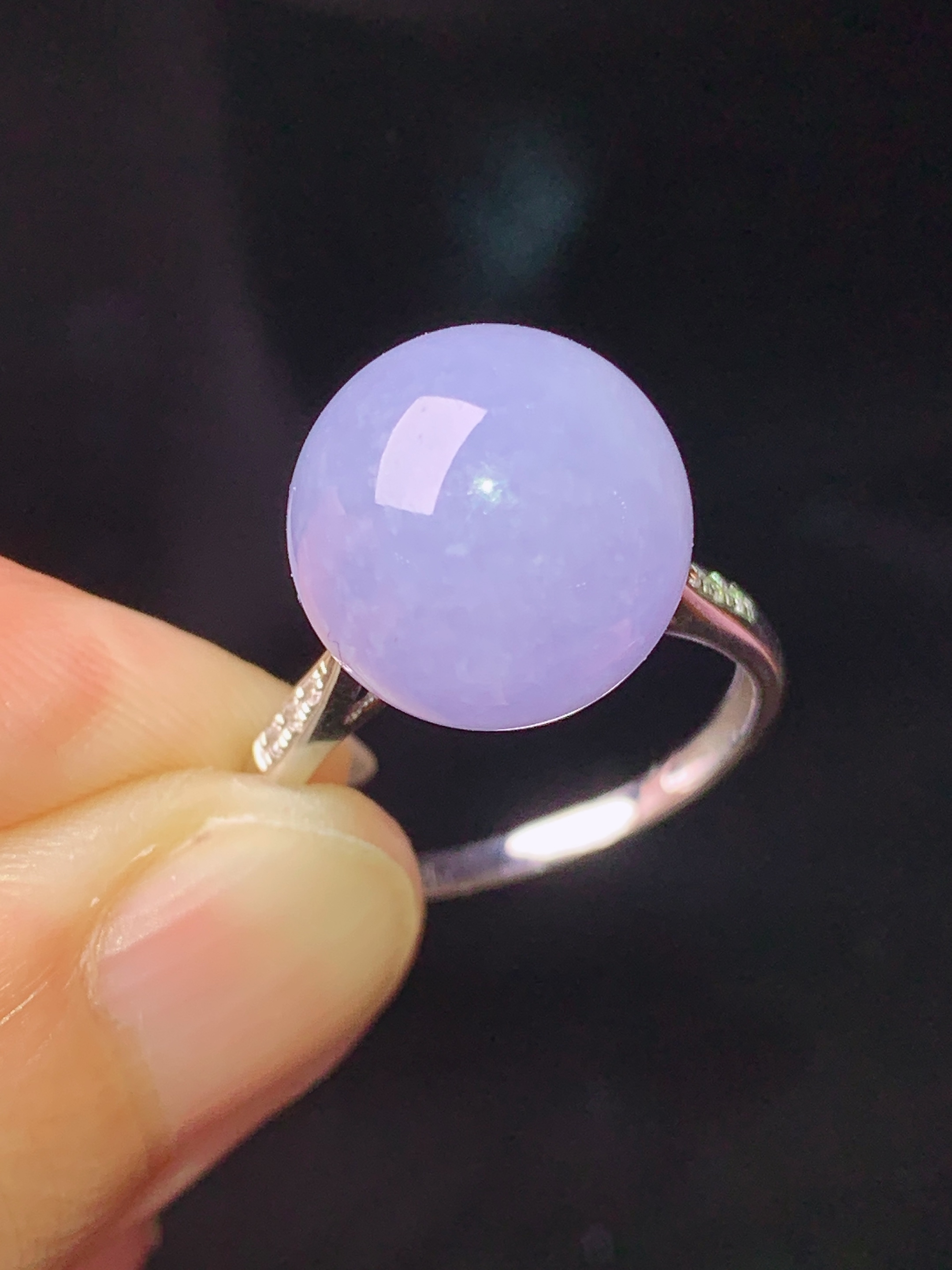 18k金钻镶嵌紫罗兰圆珠戒指 玉质细腻 色泽艳丽清新 水润亮眼 圈口14 整体尺寸17x5