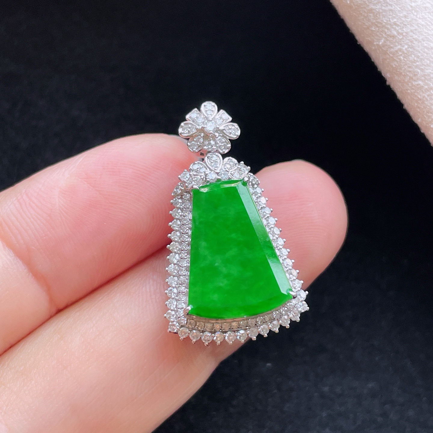 18K 满色·无事牌

整26.7-15.7-9
裸14.2-11.7-1.2