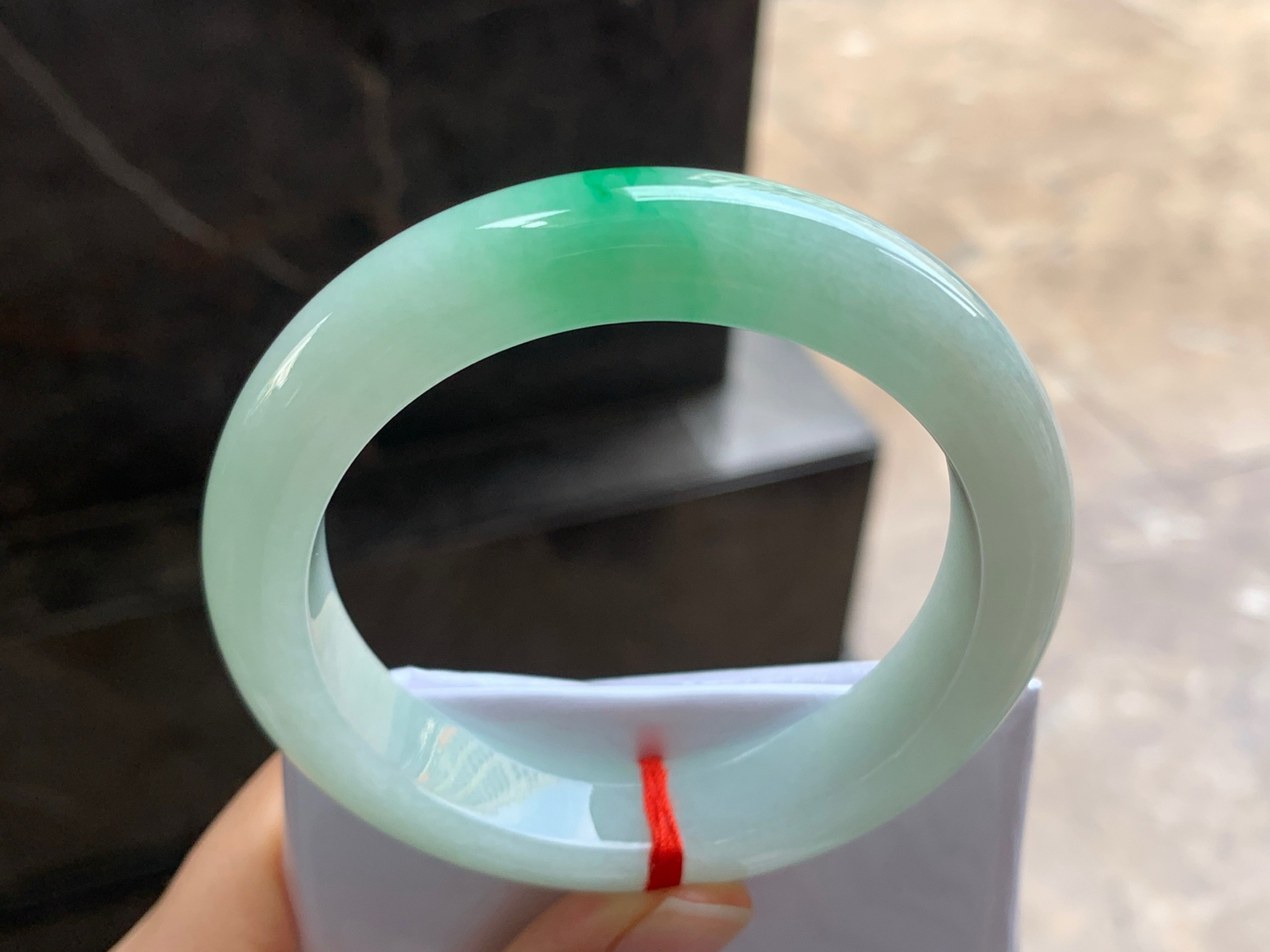 56.5-12.6-9.4

飘绿手镯^_^色阳 细腻