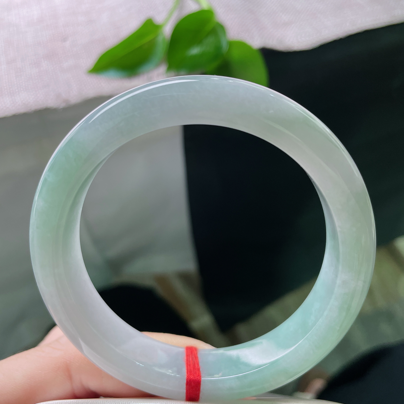 58.9/13.1/9.1，淡绿底正圈，肉质细腻干净，水头好，种老，巧笑嫣然，