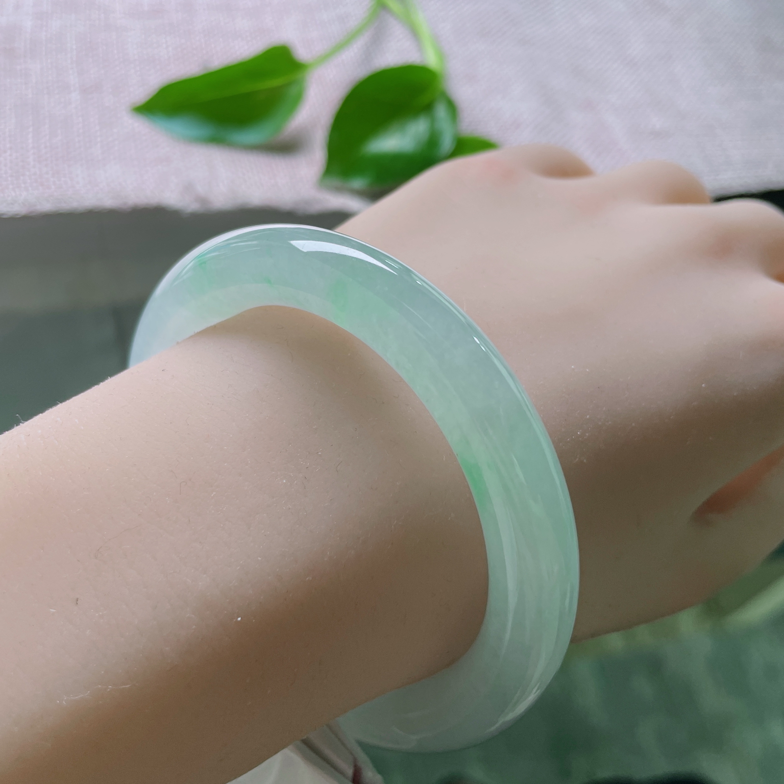 55/10.1，冰晴底圆条，时光沉淀的底色，是岁月赠予的温润诗篇。无暇