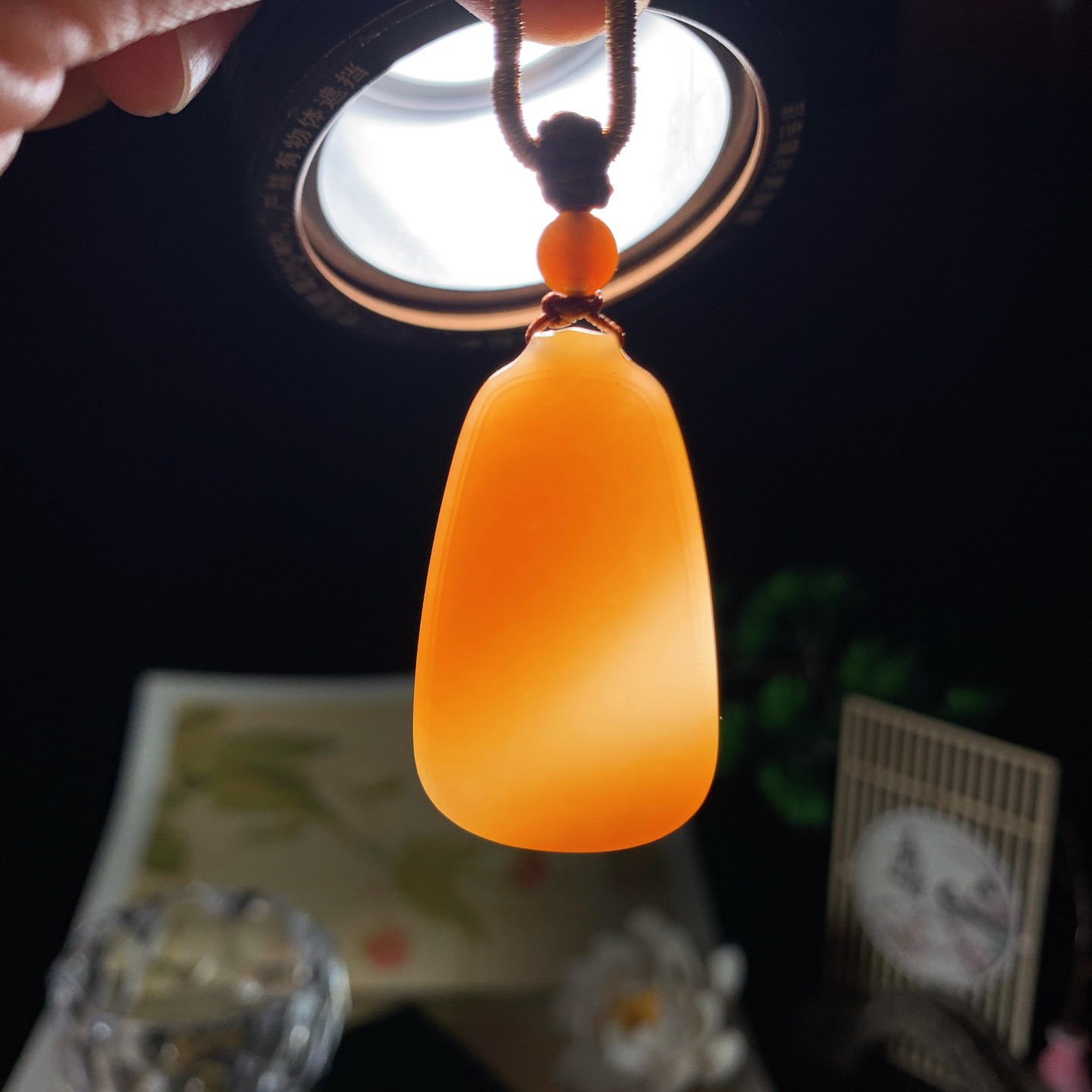 新疆和田玉且末糖平安无事牌挂件 尺寸39/23/9重18克，玉质细腻油润 底色纯净 脂粉好，品质好！lt260330