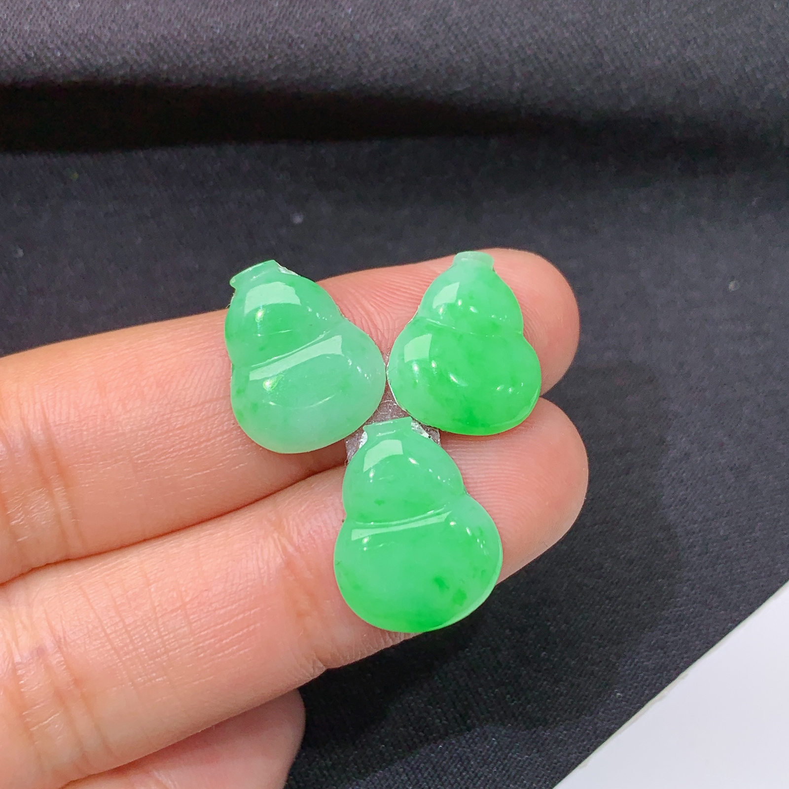 冰果绿葫芦一手，镶嵌佳品，冰润色甜，种水足，Ht 尺寸14.8*11.5*2.1