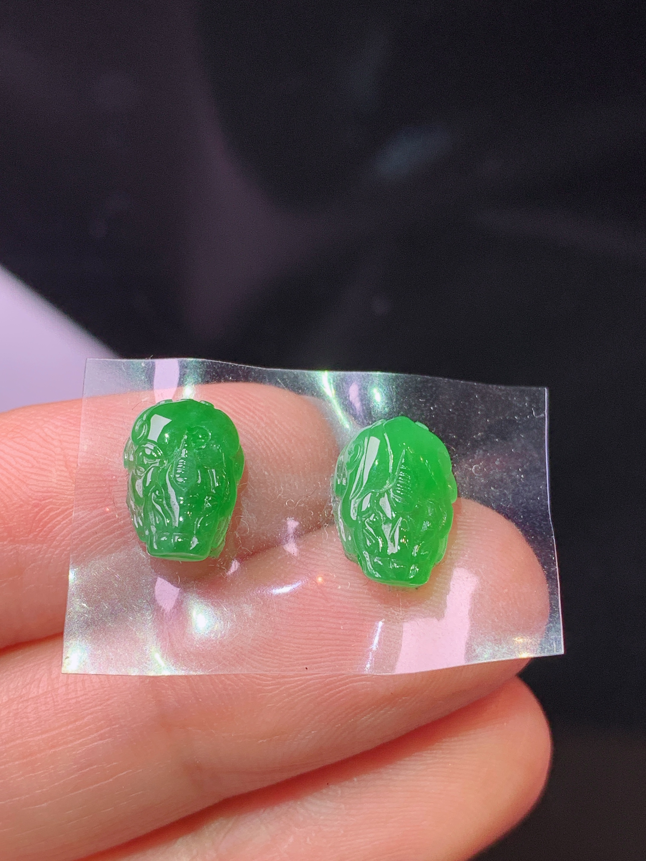 镶嵌款 满绿貔貅一对 玉质细腻 色泽艳丽清新 水润亮眼 整体尺寸18*7.5*4.2m2