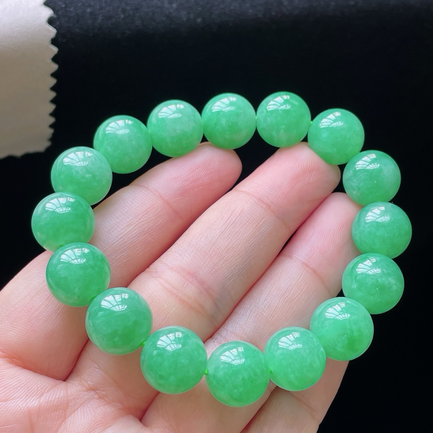 满色果绿·珠串

裸12.5