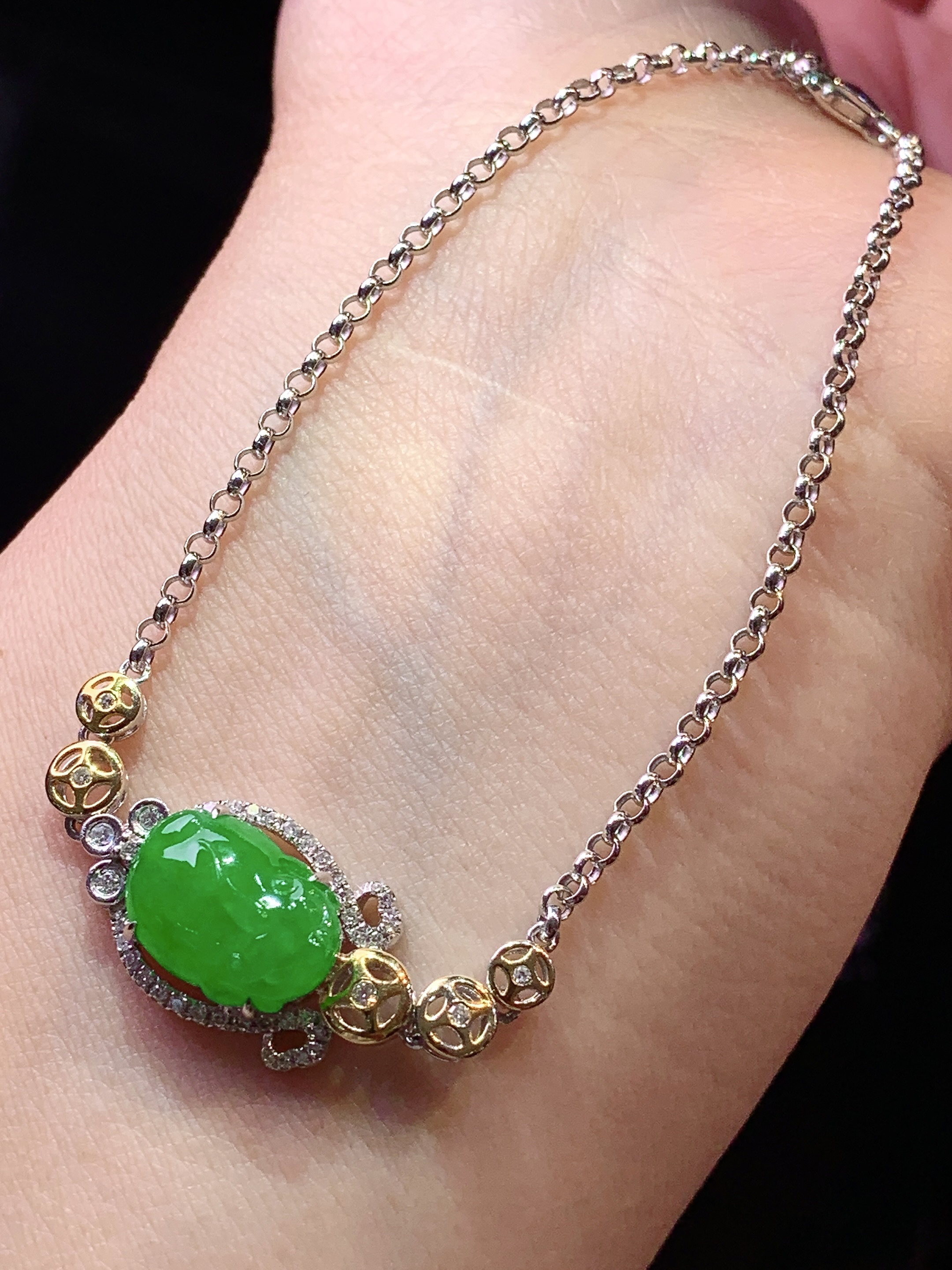 18k金钻镶嵌满绿貔貅手链 玉质细腻 色泽艳丽清新 水润亮眼 整体尺寸180*11.8*6.5h1