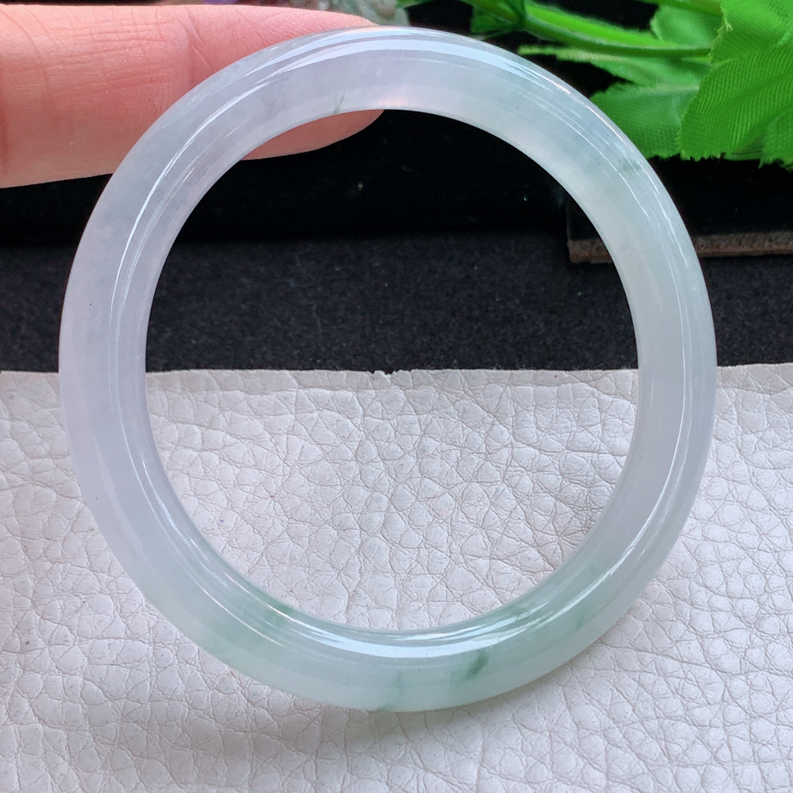 xc实拍53.8*8.2美人镯 天然缅甸翡翠a货手镯飘绿冰飘花圆条叮当镯