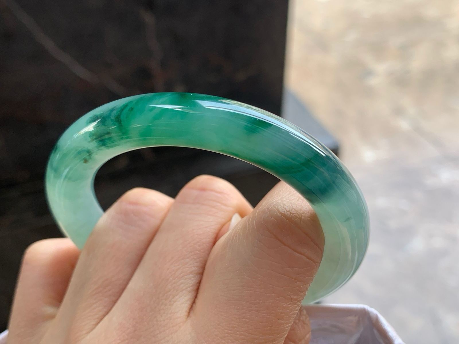 53.5-10

绿花圆条手镯^_^颜色鲜艳