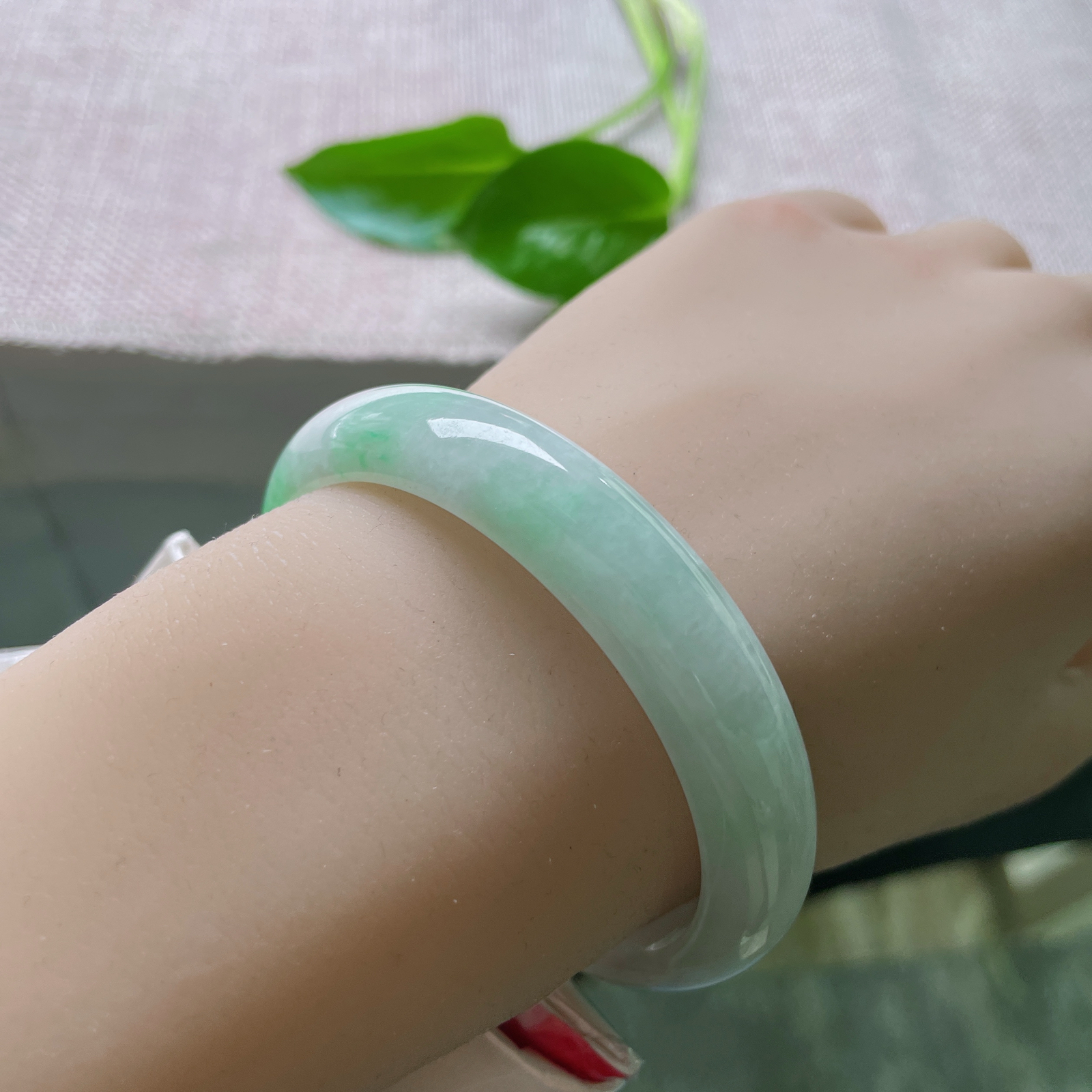 54.2（49）12/6.5，飘绿贵妃，颜色鲜艳夺目，佩戴贵气