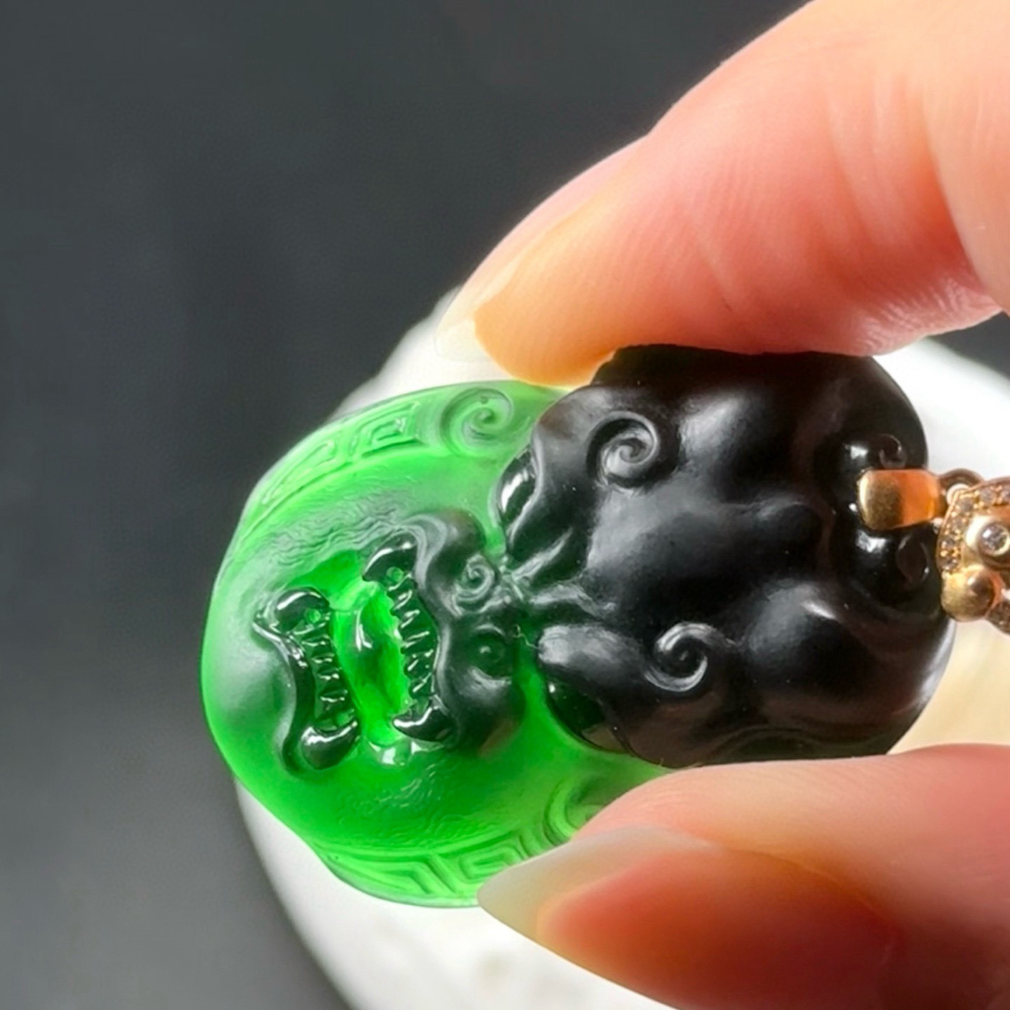 精品18k墨翠瑞兽 种好色正 黑度极好 打灯通透 油性十足 尺寸39.2