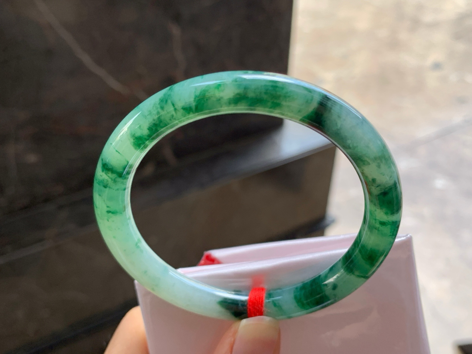 55-8.4

绿花圆条手镯^_^鲜艳