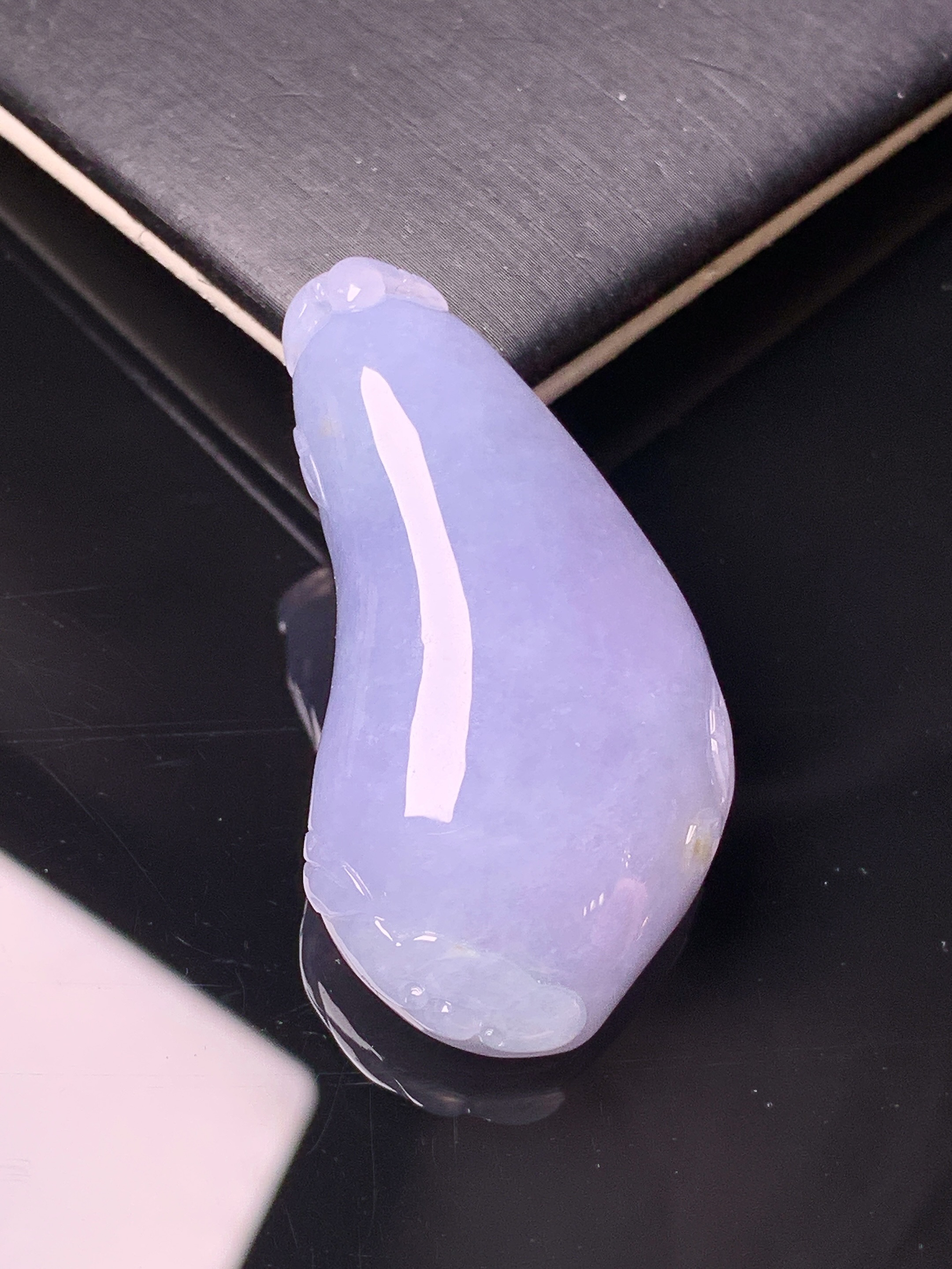 紫罗兰福瓜吊坠 玉质细腻 色泽艳丽清新 水润亮眼 整体尺寸43.5*21.8*11c1