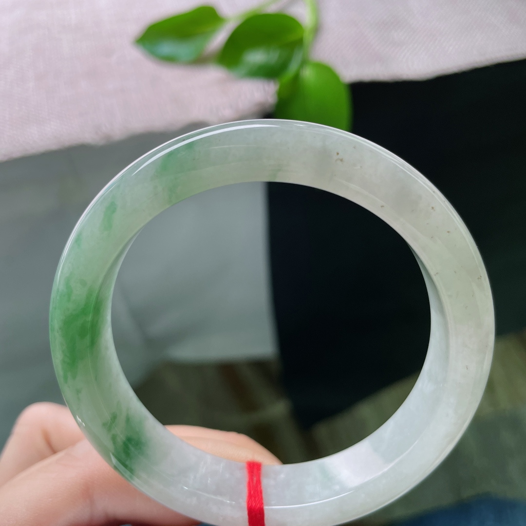 56.6/13.1/8.6，飘绿正圈，水头好，种老，翠色鲜活，充满活力和希望，洒金，ss50182a