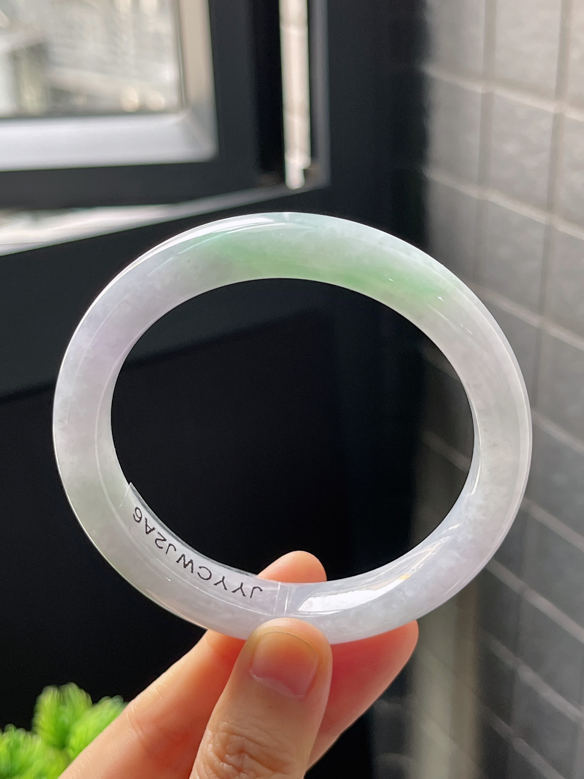 正圈59圈口，翡翠糯化种飘绿手镯