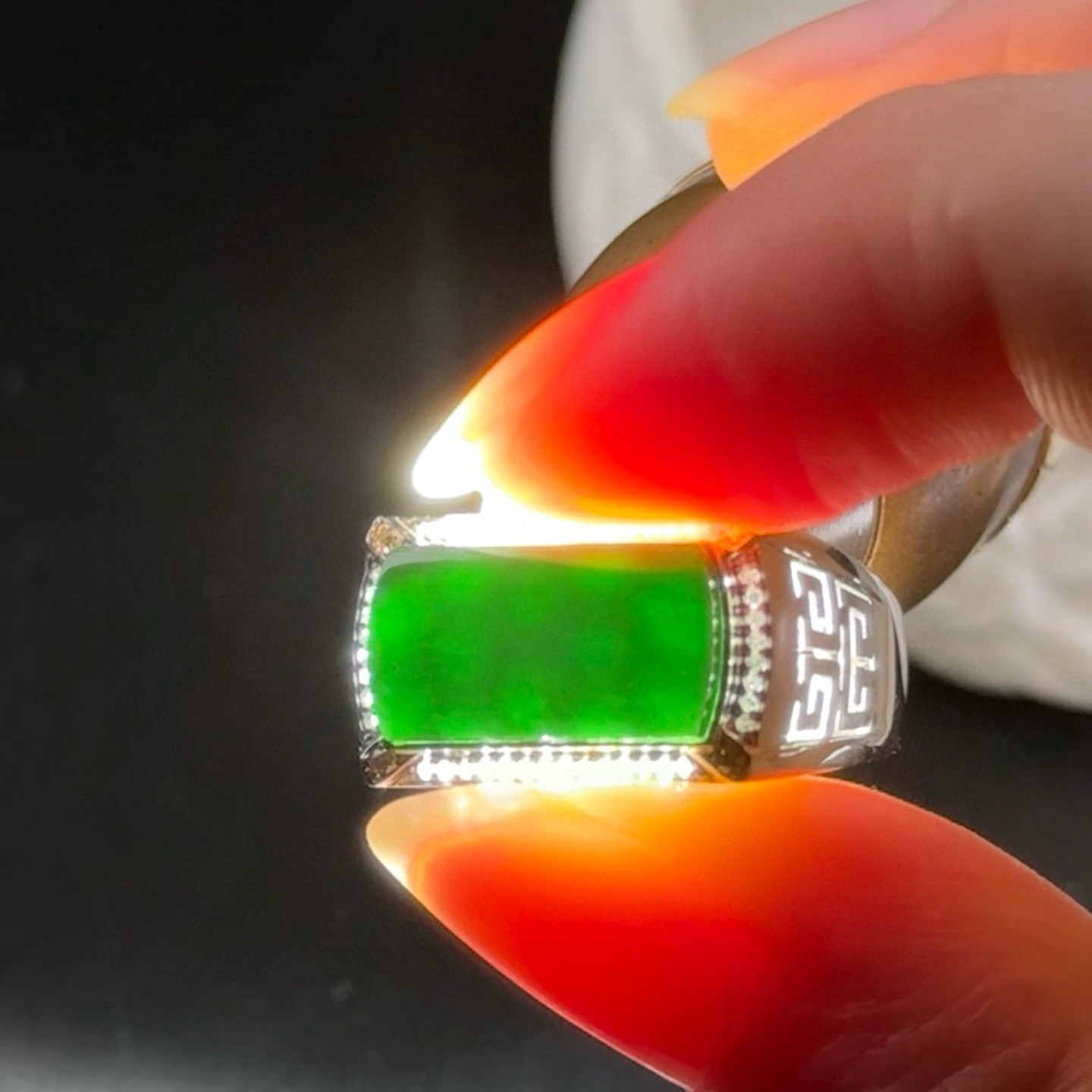 精品18k墨翠马鞍男戒 种好色正 黑度极好 打灯色正  尺寸14.9