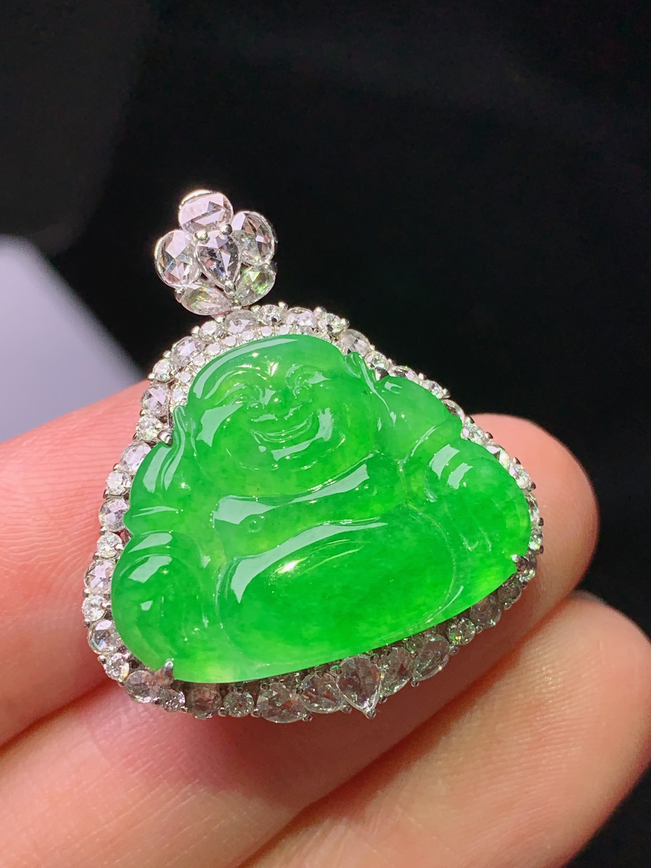 18k金钻镶嵌满绿佛公吊坠 玉质细腻 色泽艳丽清新 水润亮眼 整体尺寸29.2*24.5*8.7m5