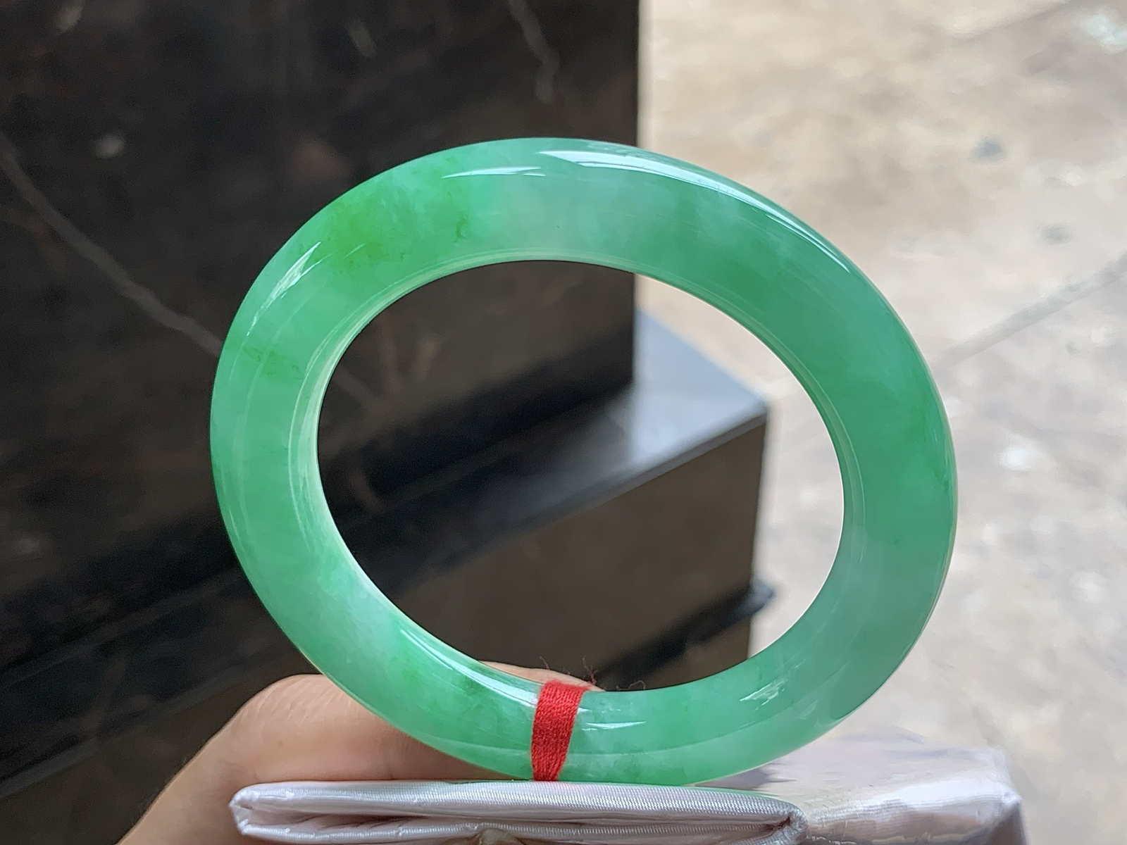 57-11.1

满色圆条手镯^_^ 颜色鲜艳浓郁～ 条形优秀 实物美丽