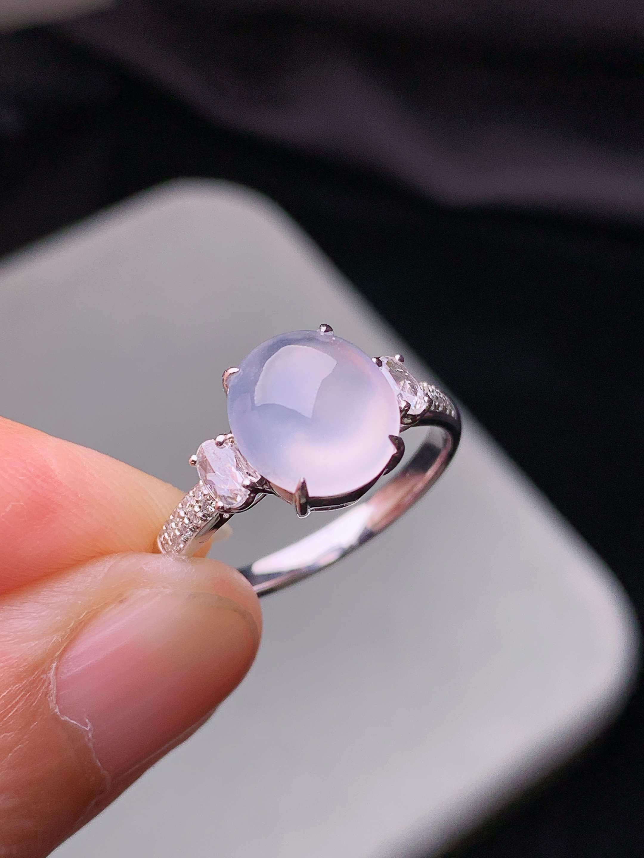 18k金钻镶嵌冰种蛋面戒指 玉质细腻 色泽艳丽清新 水润亮眼 圈口14 整体尺寸9*8*4.2g2