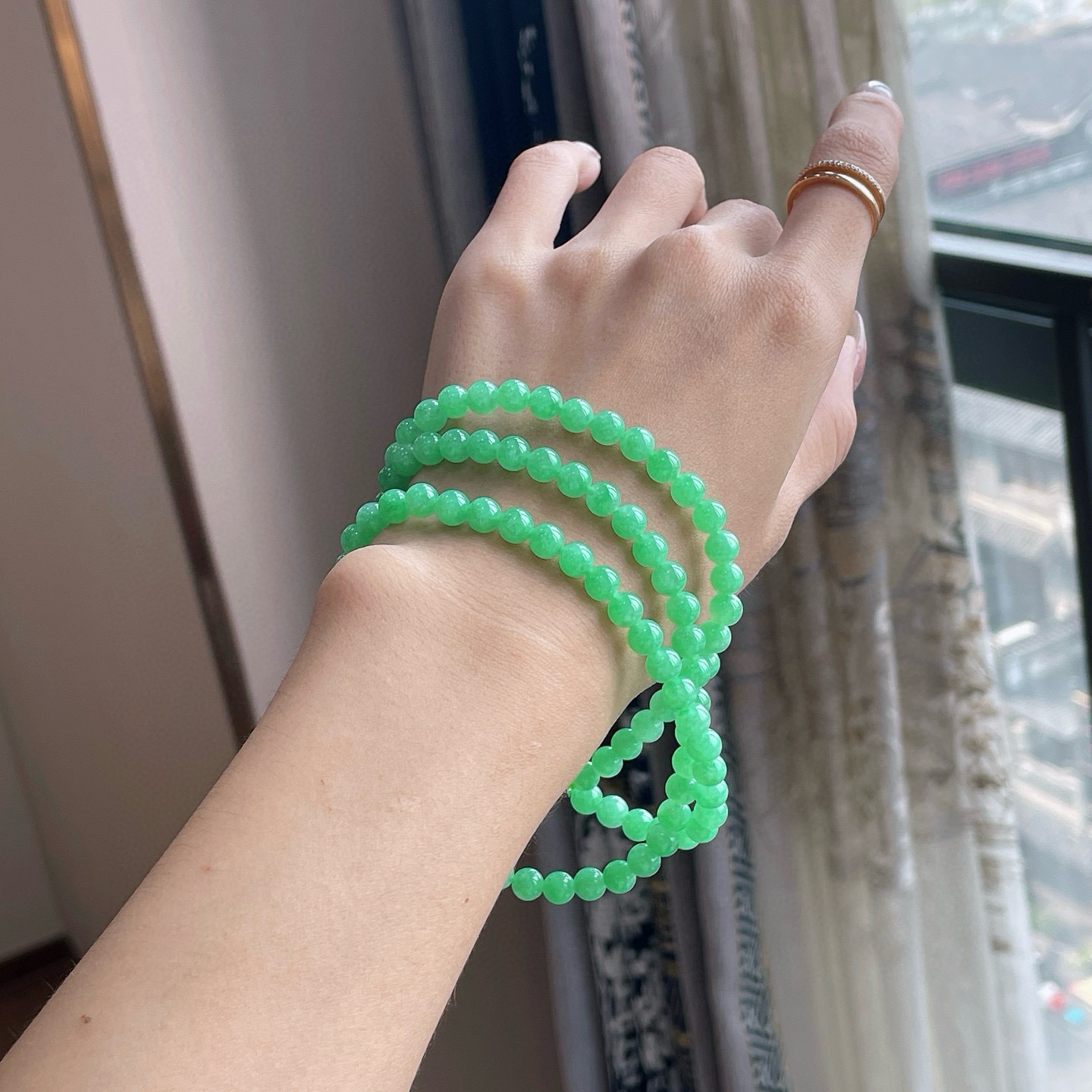 满色绿珠链（1件价）
尺寸：6.2/108颗