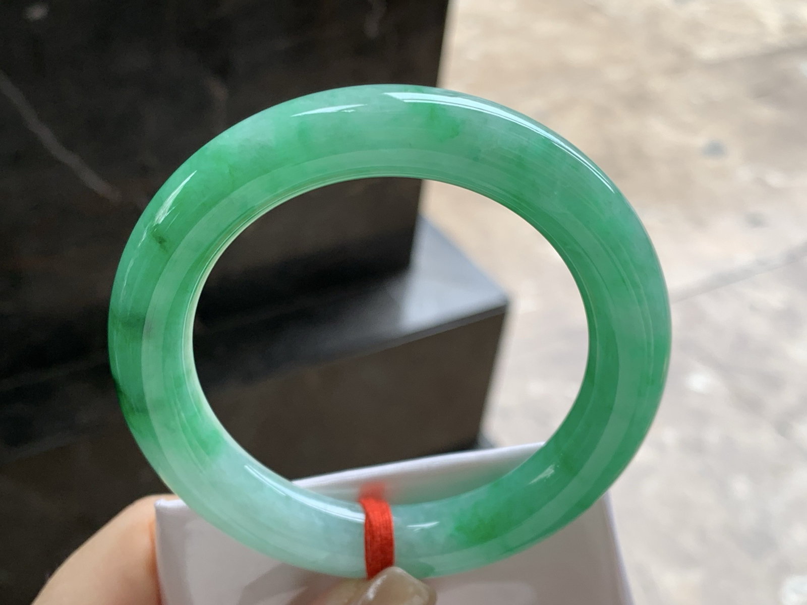 56-11.3

带色圆条手镯^_^肉质细腻 绿色浓郁大