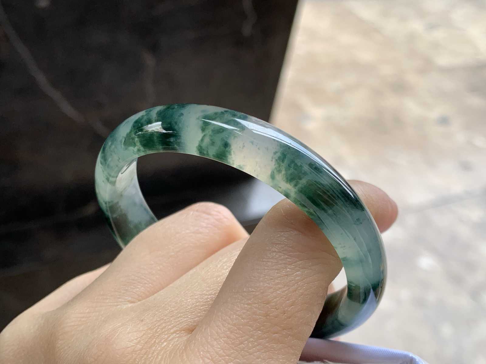 53.5-11.5-6.9

飘花贵妃镯^_^正圈51 52可以戴