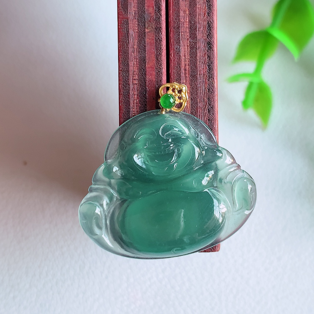 18k金扣蓝冰佛公挂件 玉质细腻  精雕弥勒佛，笑佛福耳垂肩，面相喜庆，开怀大笑，憨态可掬。惟妙惟肖，寓意福禄双全，吉祥美满，笑口常开 W01.31 尺寸：21-25.5-3.5mm