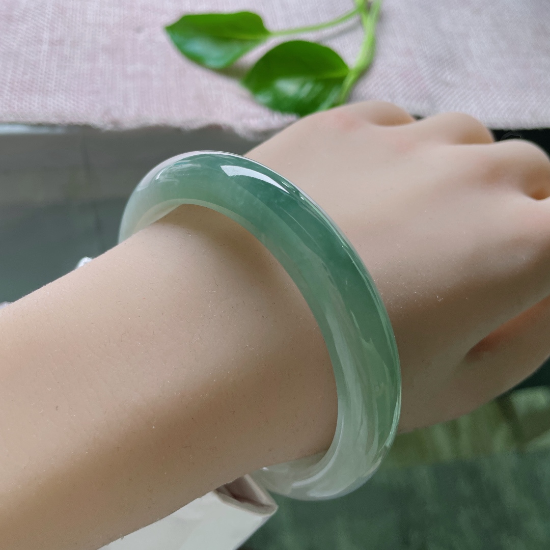 60.1/12.1/8.8，油绿底正圈，大圈口，水润细腻，天青色等烟雨，棉线，ss49707a