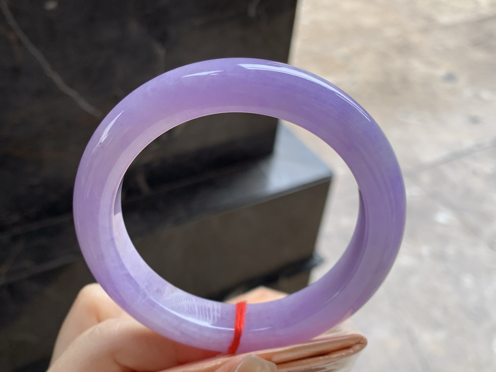 61-12.4-12.5

紫罗兰大圈口手镯^_^底子细腻 颜色浓郁漂亮