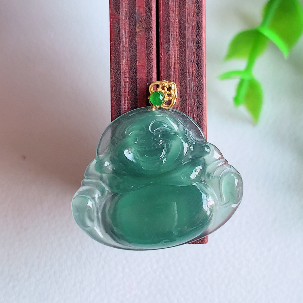 18k金扣蓝冰佛公挂件 玉质细腻  精雕弥勒佛，笑佛福耳垂肩，面相喜庆，开怀大笑，憨态可掬。惟妙惟肖，寓意福禄双全，吉祥美满，笑口常开 W01.31 尺寸：21-25.5-3.5mm