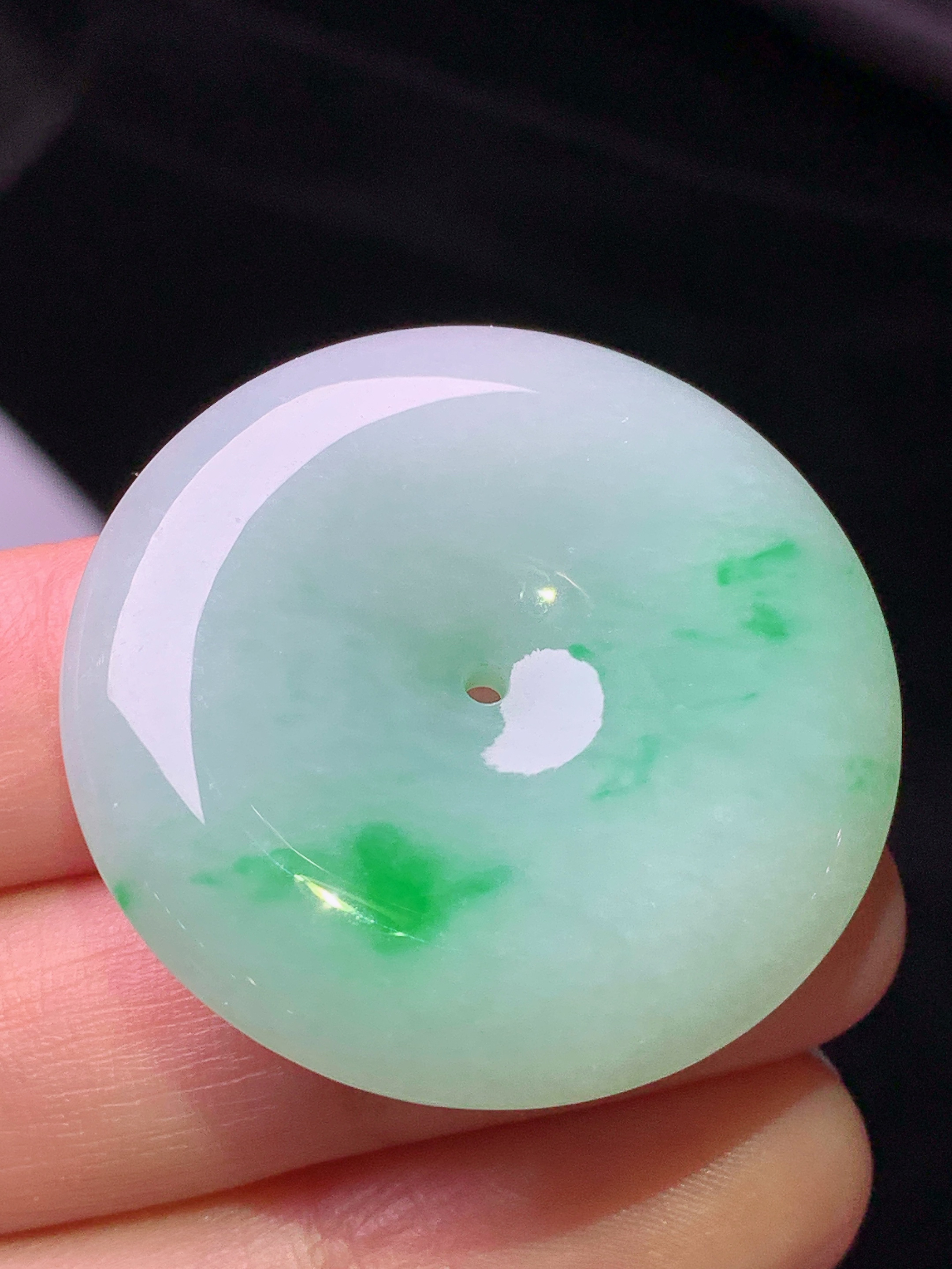 飘绿平安扣吊坠 玉质细腻 色泽艳丽清新 水润亮眼 整体尺寸34.8*7a2