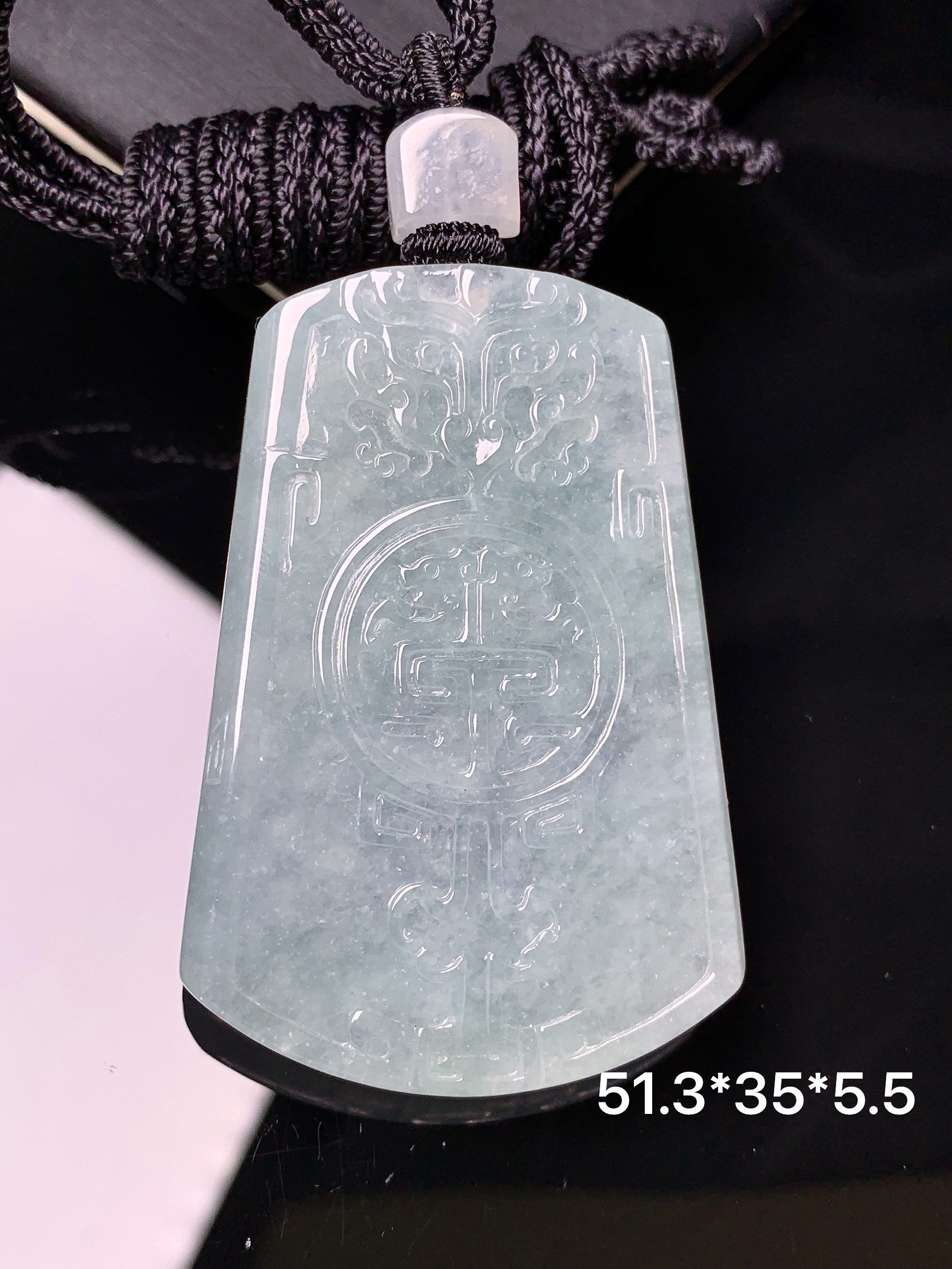 冰种雕花牌吊坠 玉质细腻 色泽艳丽清新 水润亮眼 整体尺寸51.3*35*5.5L1