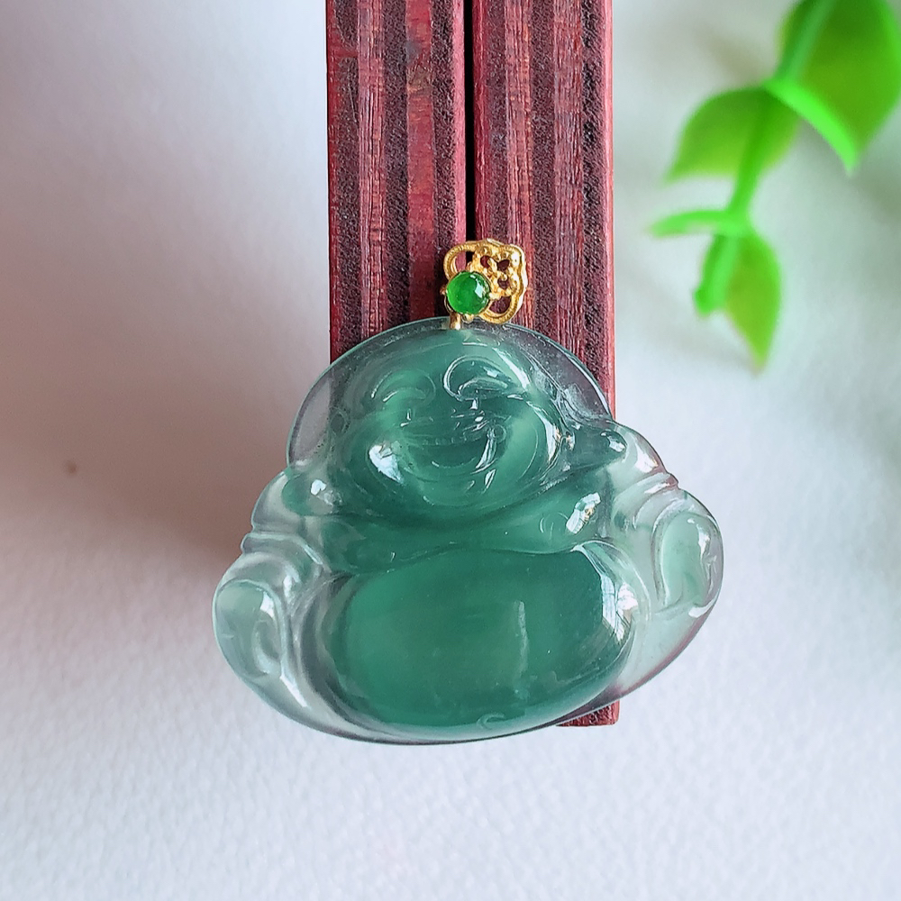 18k金扣蓝冰佛公挂件 玉质细腻  精雕弥勒佛，笑佛福耳垂肩，面相喜庆，开怀大笑，憨态可掬。惟妙惟肖，寓意福禄双全，吉祥美满，笑口常开 W01.31 尺寸：21-25.5-3.5mm