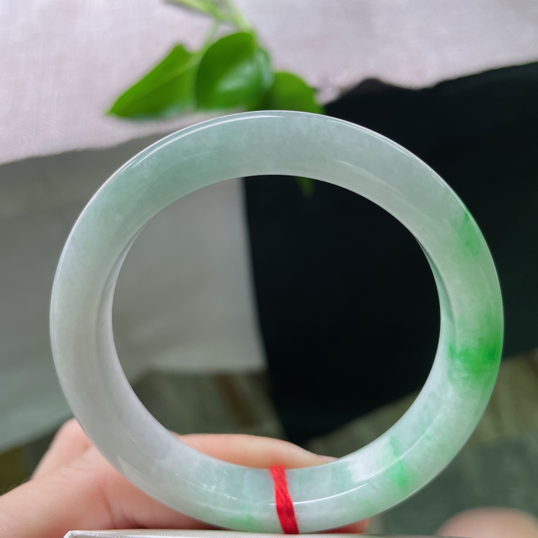 53.8/10.6/8.3飘绿正圈，水润，翠色伊人，春日色彩，甜美，一点皮纹，″ss49895a