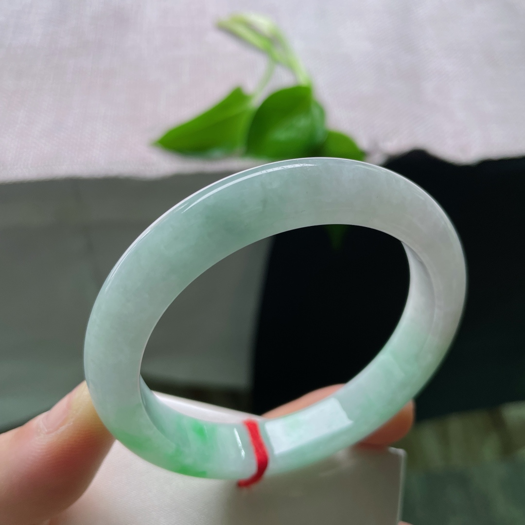 53.8/10.6/8.3飘绿正圈，水润，翠色伊人，春日色彩，甜美，一点皮纹，″ss49895a