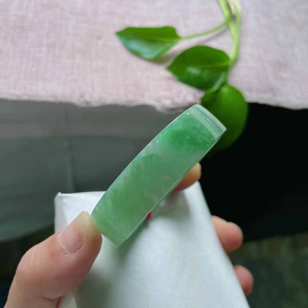 50.4/13.2/4.2，豆绿方镯，小手福利，不争不抢，却自带春天的生机，皮纹，ss50204a