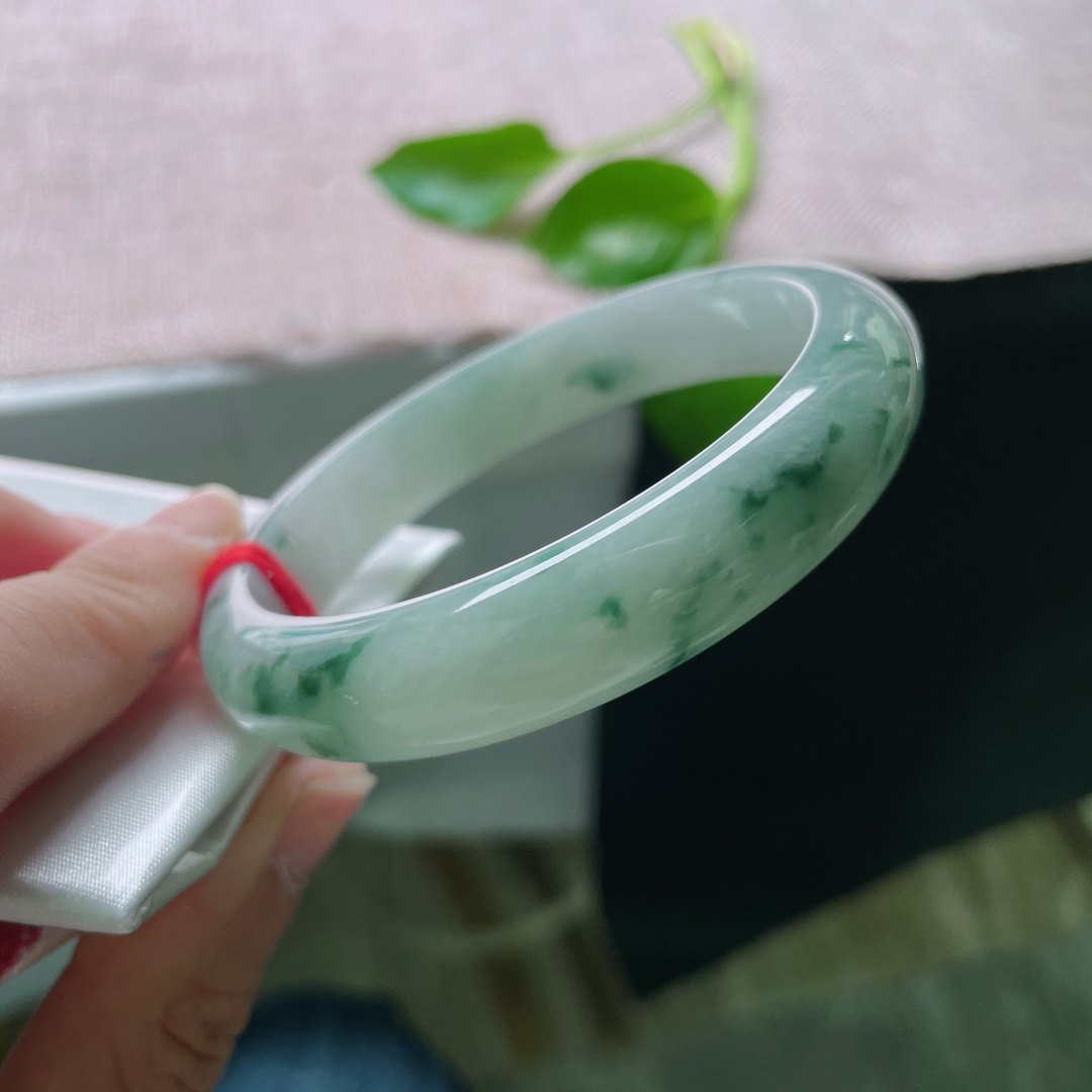 57/12.3/7.8，飘花正圈，色根作笔，游走数缕云烟。料子细腻，ss49389a