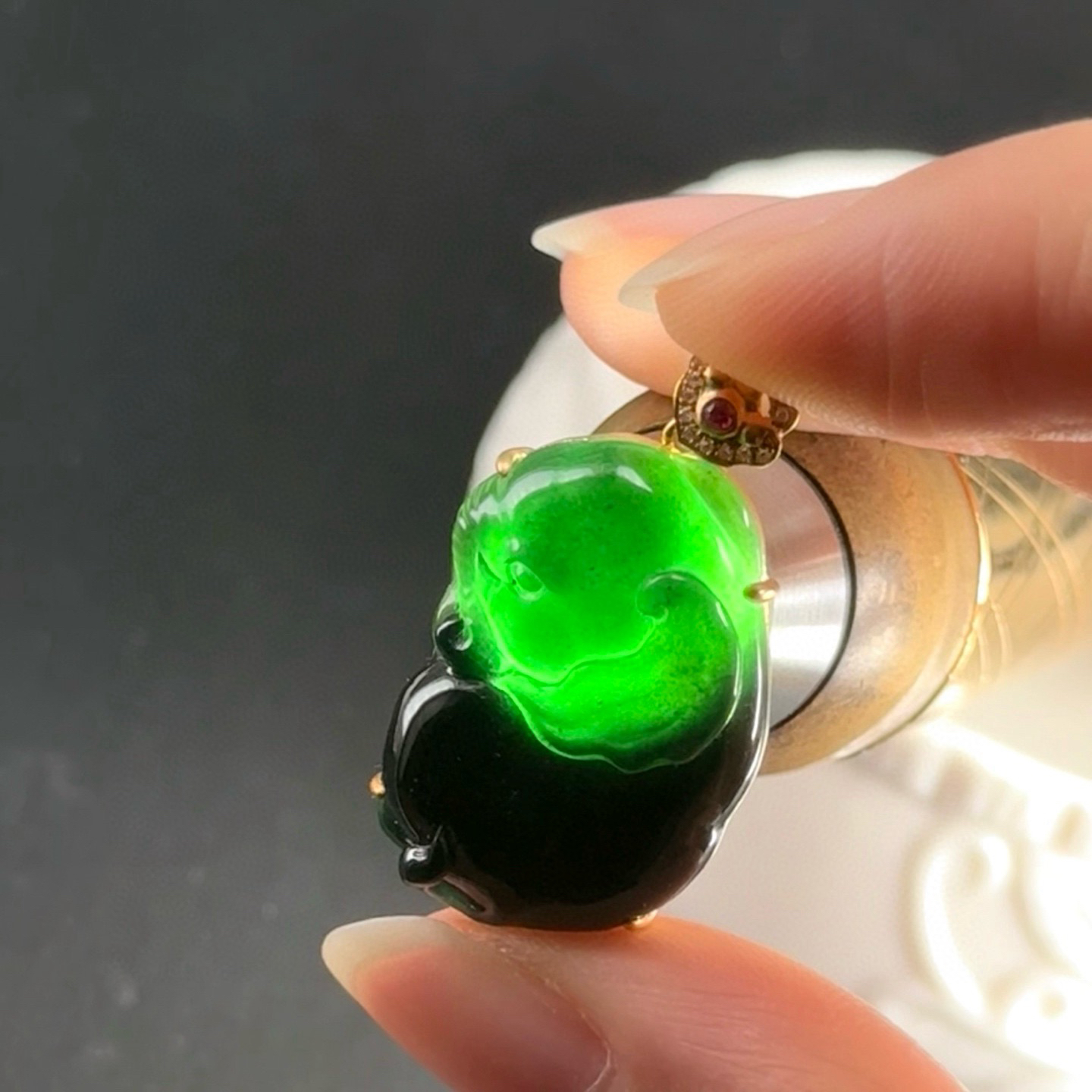 精品18k墨翠小象吊坠 种好色正 黑度极好 打灯通透 油性十足 尺寸31.6