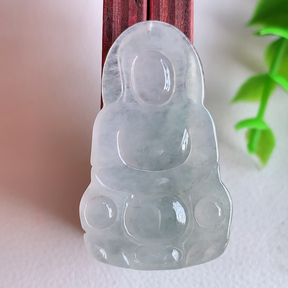 冰润精雕观音吊坠，法相端庄大气，工艺精湛，种色浓郁，细腻饱满冰润，种老水足，收藏佳品，佩戴大气  W01.31   尺寸：37-22.5-3.8mm