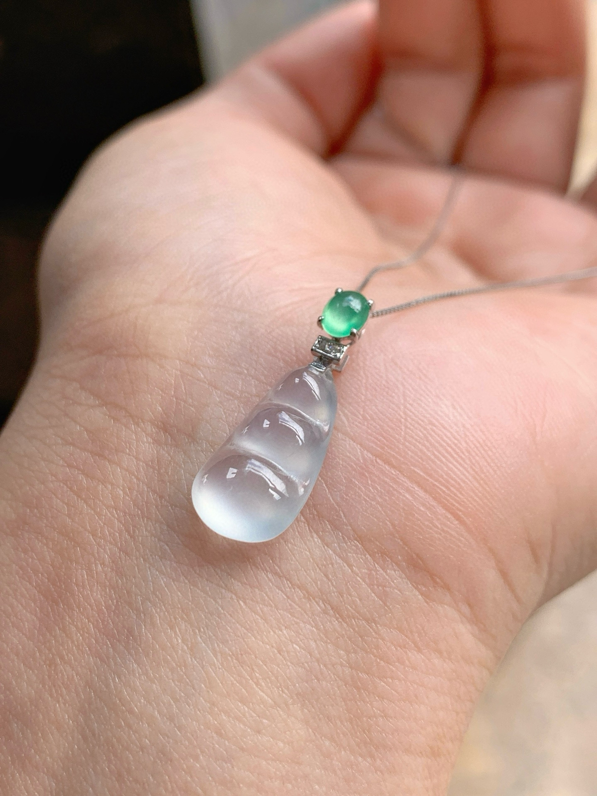 18k金白冰福豆
晶莹剔透，一眼爱上～