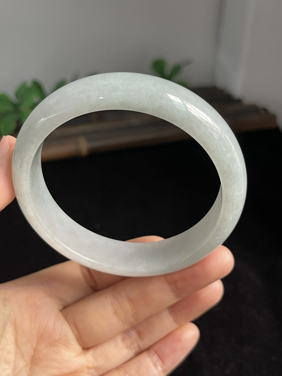 正圈60.4圈口，翡翠糯化种白色手镯