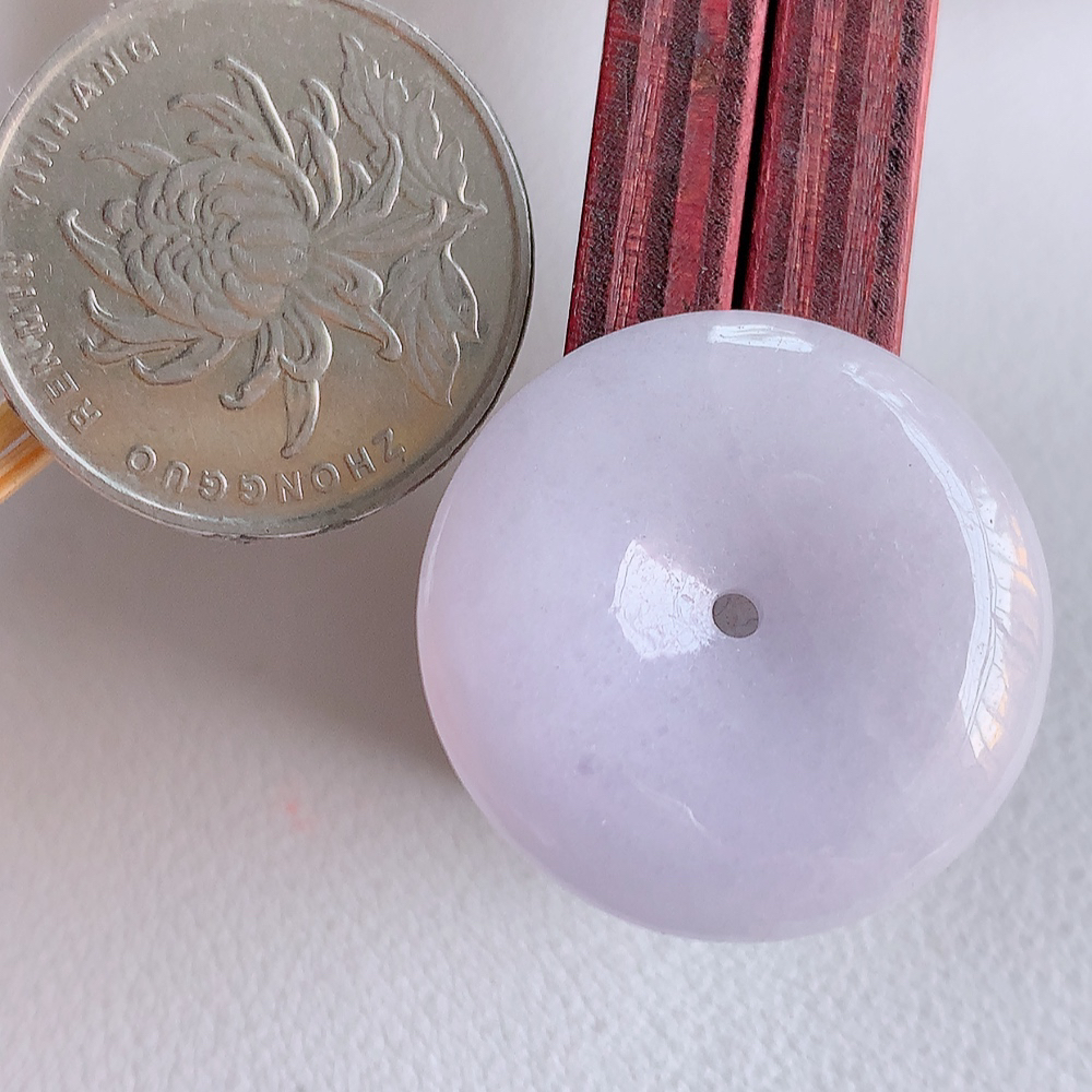 冰润紫罗兰平安扣吊坠，厚装饱满，冰润剔透，细腻水足，种质润泽，飘花灵动，佩戴优雅大气，W357.31   尺寸：25.8-5.8mm