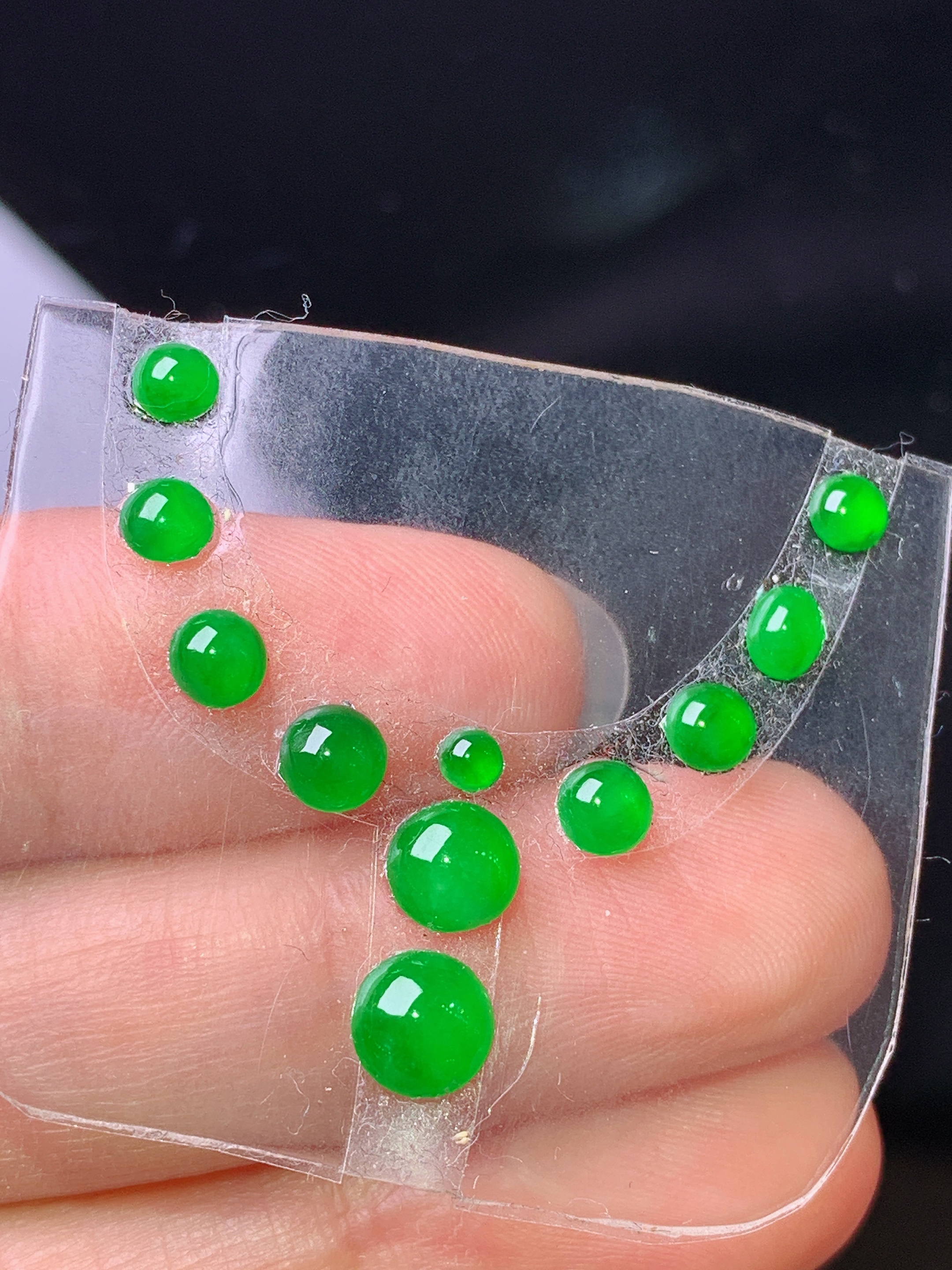 镶嵌款 满绿蛋面一手 玉质细腻 色泽艳丽清新 水润亮眼 整体尺寸5.5*2.5j3