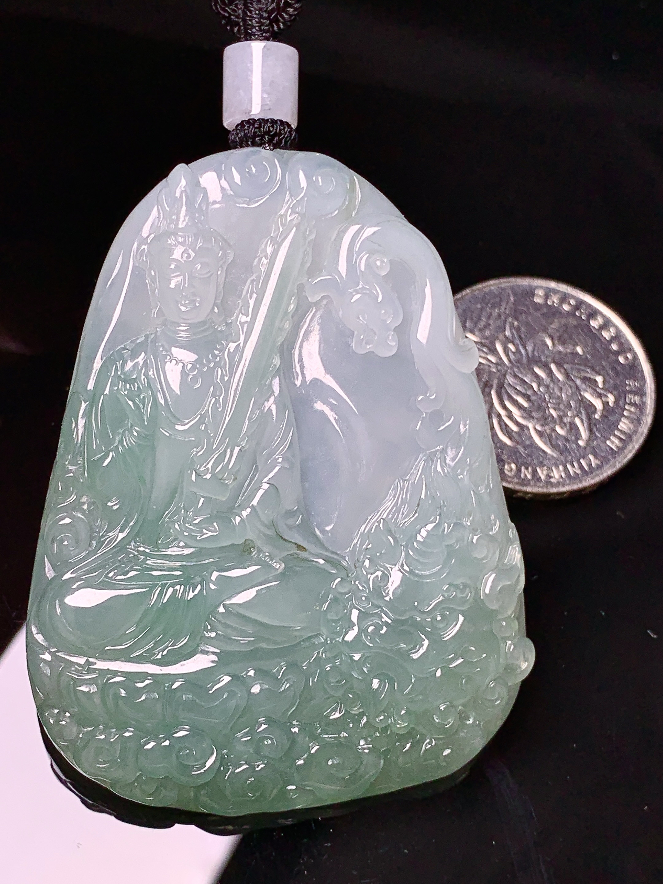 18k金钻镶嵌飘绿文殊观音菩萨吊坠 玉质细腻 色泽艳丽清新 水润亮眼 整体尺寸58.7*44.5*8.8L1