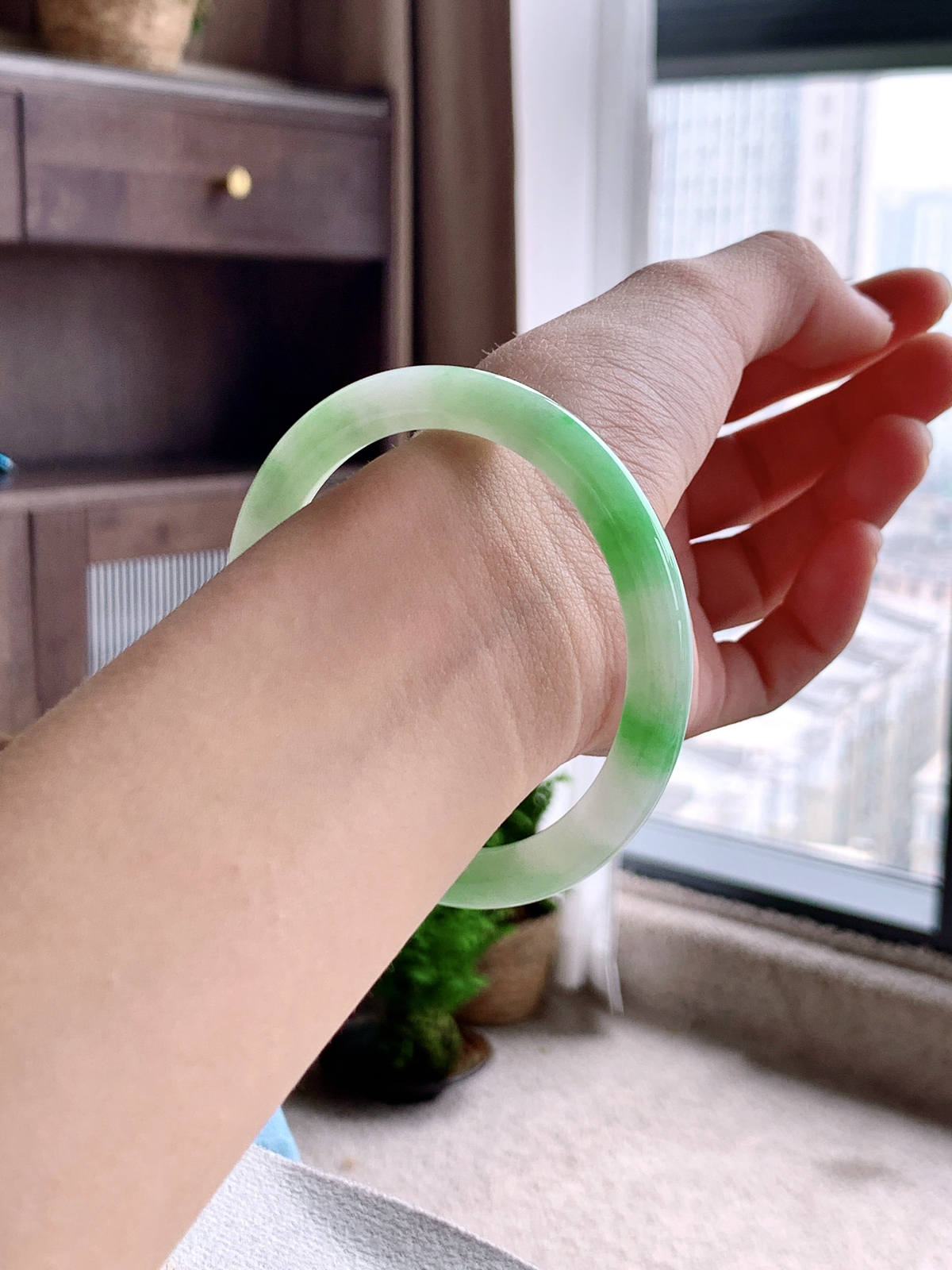 圆条 圈口55 56
【尺寸】54.8-6.7-7.4
冰飘花 种老细腻 有细纹