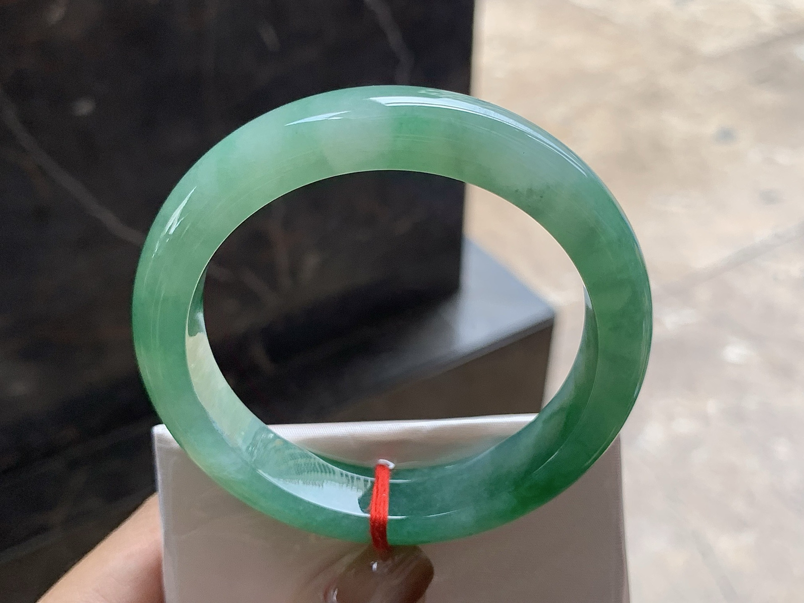 56.5-12.7-8.7
                              
带色手镯^_^ 颜色鲜艳 细腻