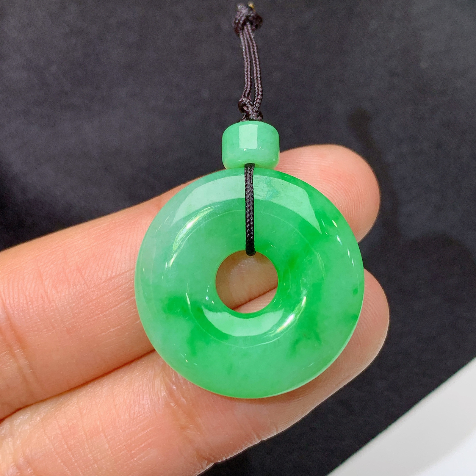 飘绿甜甜圈，镶嵌佳品，冰润色阳，玉质细腻，种水足，Xm 尺寸22.6*3.9